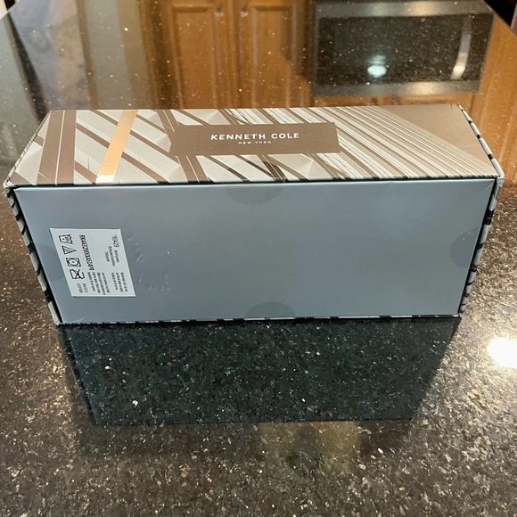 KENNETH COLE New York Mens 4 Pack Gray/Black Crew Socks Gift Boxed Sock sz 10-13 - Picture 2 of 3